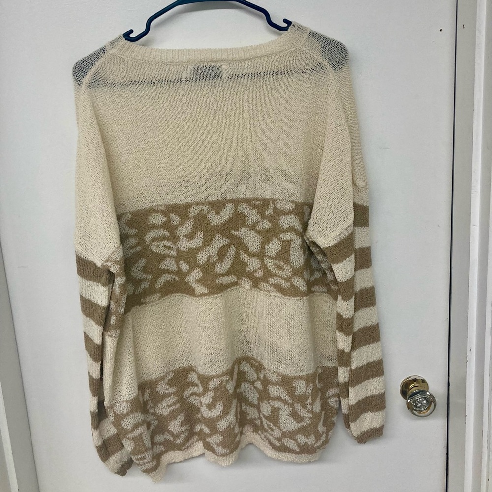New ⭐️ Cream & Tan Leopard Oversized - Picture 2 of 3